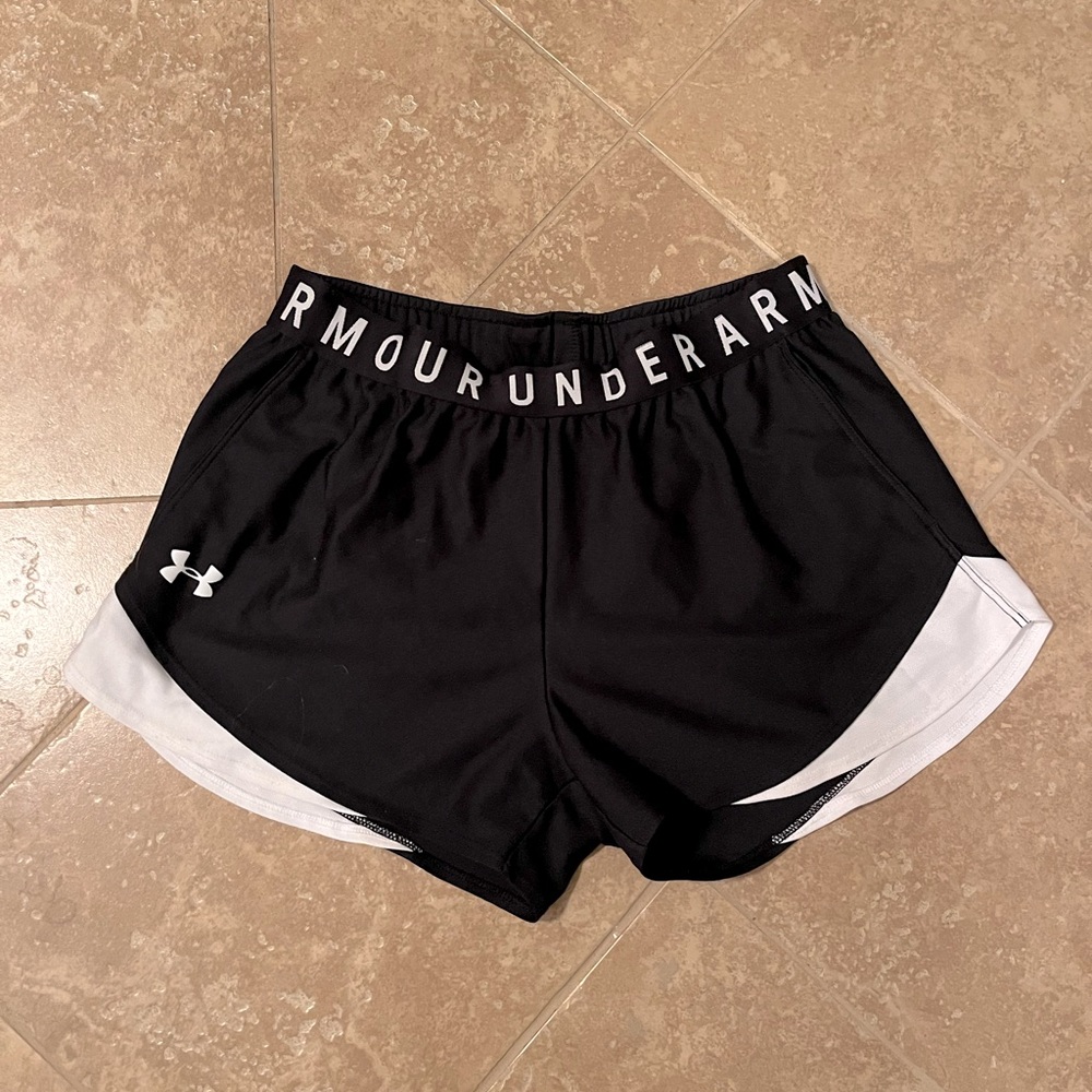 Under armour shorts !!